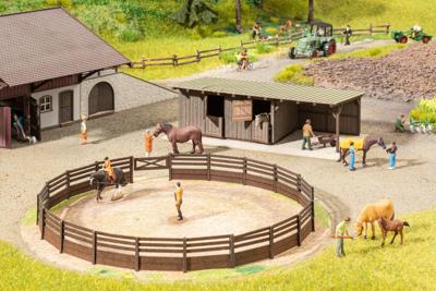 NOCH 66717 H0 micro-motion-manege met paardenboxen NOCH 66717 H0 micro-motion-manege met paardenboxen