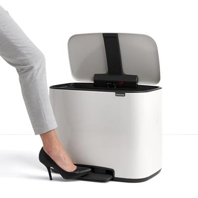 brabantia Bo 121388 Pedaalemmer (groot) 36 l Staal (l x b x h) 363 x 540 x 440 mm Wit Met voetpedaal 1 stuk(s) - thumbnail
