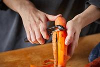 Fiskars 1014419 Functional Form Schäler met beweegbaar lemmet - thumbnail