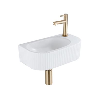 QeramiQ Fuente Fonteinset - 40x21.5x12cm - rechts - geribbeld - halfrond - 1 kraangat - keramiek - fonteinkraan geborsteld messing - afvoerplug - verlaagd sifon - wit mat SW1209543/SW696208/SW696218/SW696238