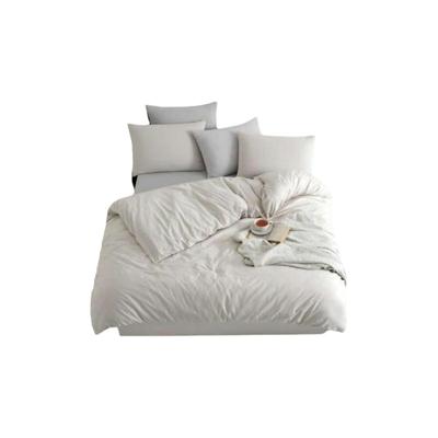 Beddengoedset - 1 dekbedovertrek 220 x 240 cm + 2 kussenslopen 60 x 60 cm - 70% katoen, 30% polyester - Beige Beddengoedset - 1 dekbedovertrek 220 x 240 cm + 2 kussenslopen 60 x 60 cm - 70% katoen, 30% polyester - Beige