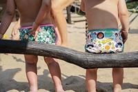 Petit Lulu Overbroekje Regenboog Sterren (Rainbow Stars) - OneSize (4-15 kilo) - Klittenband - thumbnail