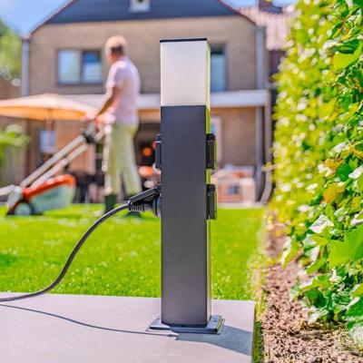 Rustic M Buitenstopcontactpaal 51cm - LED sokkellamp met buitenstopcontact - 4 stopcontacten - IP44 waterdicht - E27 fitting - Zwart - Tuinlantaarn