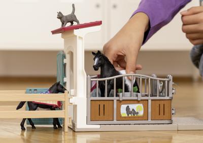 Schleich horse club paardenbox met merrie en veulen 42611
