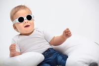 Beaba Babyzonnebril met verstelbare band blauw - thumbnail