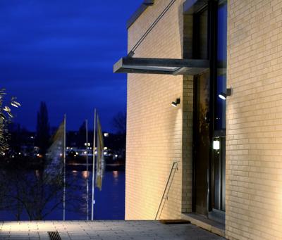 Mat zwarte verstelbare helder witte LED (4000K) gevelverlichting Lutec Trumpet