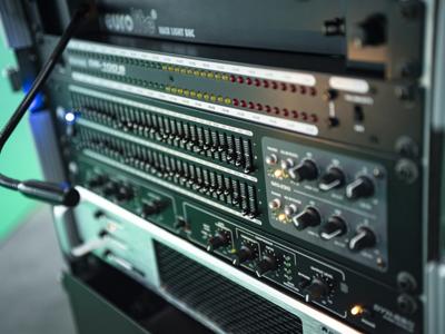 Omnitronic GEQ-2310 2-kanaals 19 inch equalizer