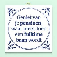 Tegeltje Geniet van je pensioen, waar niets doen een fulltime baan wordt - thumbnail