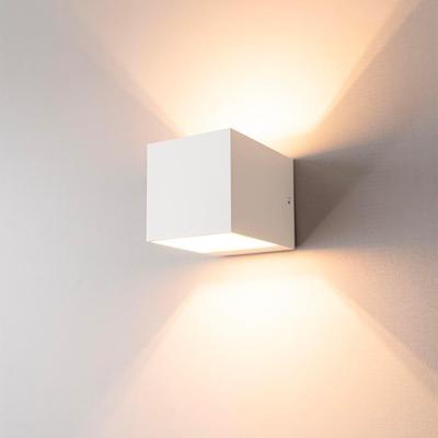 Fornax bianco by LUSENZ - Kubusvormige up and down wandlamp met een mat witte coating Fornax bianco by LUSENZ - Kubusvormige up and down wandlamp met een mat witte coating