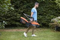 BLACK+DECKER BCMW3318L2 2x 18V 2.5Ah 33cm Grasmaaier - BCMW3318L2-QW - thumbnail