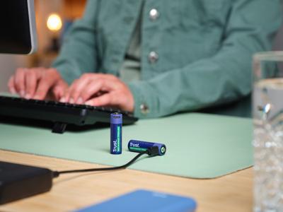 Trust Via USB-C oplaadbare AA-batterijen (2 stuks) Batterij Blauw - thumbnail