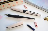 Vulpen STABILO Flow medium pastel rooskleurig blister à 1 stuk - thumbnail