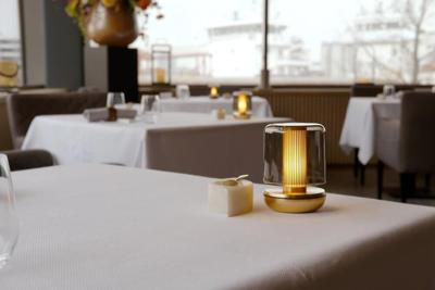 Humble Oplaadbare tafellampFirefly gold smoked - HUMTL00402