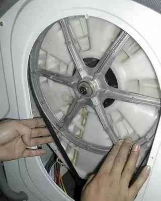 HEMA Rolgordijn uni verduisterend gekleurde achterzijde creme (creme)