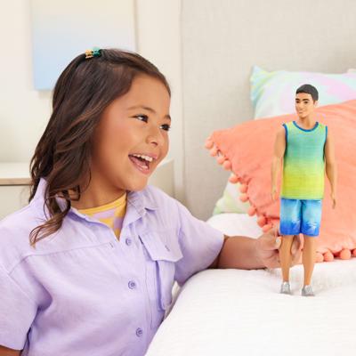 Ken fashionista pop met strandoutfit