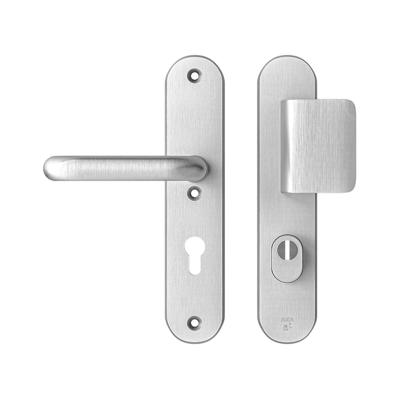 AXA AXA Oval Plus veiligheidsbeslag voordeur D-knop/U kruk PC72 met kerntrekbeveiliging SKG3 - aluminium AXA AXA Oval Plus veiligheidsbeslag voordeur D-knop/U kruk PC72 met kerntrekbeveiliging SKG3 - aluminium