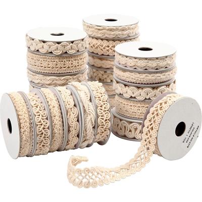 https://www.cchobby.nl/decoratief-lint-b-6-18-mm-creme-56x0-90-m-1-doos