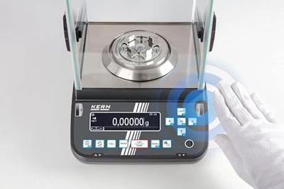 Kern ABP 100-5AM Analyse weegschaal Weegbereik (max.) 135 g Resolutie 0.00001 g Zwart, Zilver - thumbnail