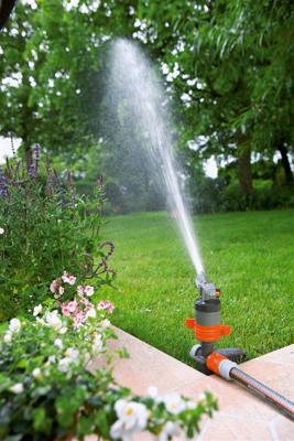 Gardena Turbine Sprinkler for Quiet Lawn Maintenance, 5-12m Range, 75-450m² Coverage - Adjustable