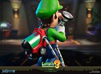 Luigi's Mansion 3: Luigi 9 inch PVC Standard Edition - thumbnail