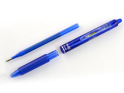 Pilot gelroller Frixion Ball Clicker, blister van 4 stuks (1 gelroller + 3 vullingen), blauw Pilot gelroller Frixion Ball Clicker, blister van 4 stuks (1 gelroller + 3 vullingen), blauw