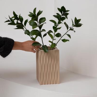 Zuiver Vaas 'Riley' Resin, kleur Beige