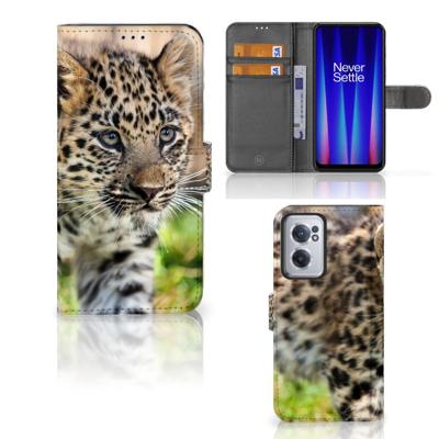 OnePlus Nord CE 2 | Telefoonhoesje | Met pasjeshouder | Baby Luipaard