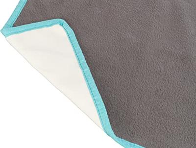 TRIXIE FLEECE DEKEN UITLOOPRUIMTES EN KNAAGDIERKOOI GRIJS / TURQUOISE 140X100 CM
