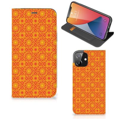 iPhone 12 | iPhone 12 Pro | Hoesje met Magneet | Batik Oranje iPhone 12 | iPhone 12 Pro | Hoesje met Magneet | Batik Oranje