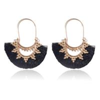 Deja Jewels Bohemian Goudkleurige Oorbellen met Zwarte Franje Waaierhangers - thumbnail