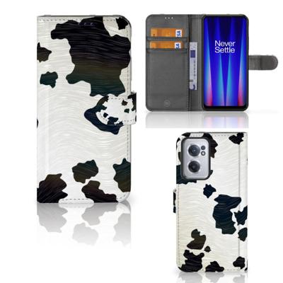 OnePlus Nord CE 2 | Telefoonhoesje | Met pasjeshouder | Koeienvlekken
