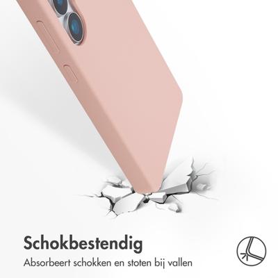 Accezz Liquid Silicone Backcover voor Samsung Galaxy S25 Ultra Telefoonhoesje Roze
