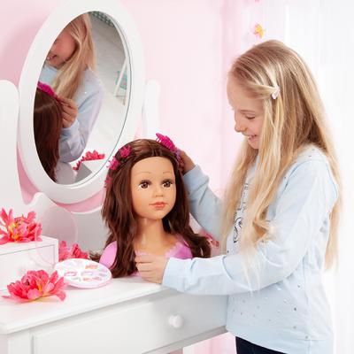 Topmodel Charlene styling hoofd met bruin haar