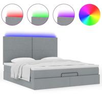 Ottoman bed met matras en LED's 160x200cm stof lichtgrijs - thumbnail