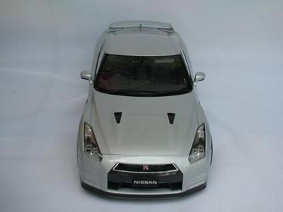 IXO Collection - 1/8 Nissan GT-R 2011 bouwpakket