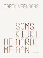 Soms kijkt de aarde me aan - Jabik Veenbaas - Paperback (9789046826713) - thumbnail