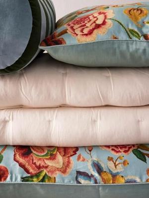 Essenza Bell roll sierkussen Light blue 22x50