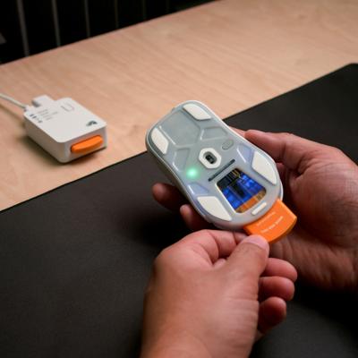 Glorious Gaming - draadloze gamingmuis Model O3 - Uitwisselbaar InfinitePlay-batterijsysteem, 8k polling, 130M click optische schakelaars, licht gewicht van 66 g, 30K DPI optische sensor, RGB - Wit