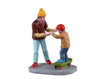 Lemax beginner boarder kerstdorp figuur type 2 Caddington Village 2023
