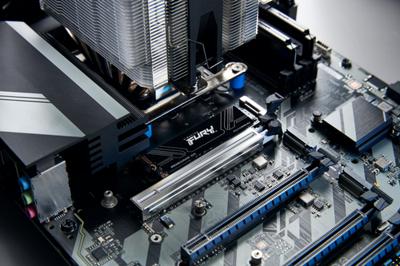 KINGSTON - FURY Renegade G5 - Interne SSD - 4 TB - M.2 2280 - PCI Express 5.0 x4 (NVMe) - Leessnelheid tot 10.000 MB/s KINGSTON - FURY Renegade G5 - Interne SSD - 4 TB - M.2 2280 - PCI Express 5.0 x4 (NVMe) - Leessnelheid tot 10.000 MB/s