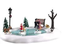 Kersthuisje Victorian skaters 4,5V LEMAX - Lemax - thumbnail