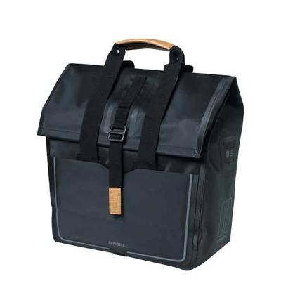 Basil urban dry shopper - waterdichte fietsshopper, vegan leather details, verstelbare sluiting, reflectie, mat zwart