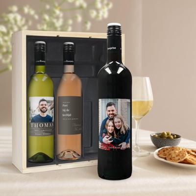 Wijnpakket met bedrukt etiket - Merlot, Syrah en Sauvignon Blanc Wijnpakket met bedrukt etiket - Merlot, Syrah en Sauvignon Blanc