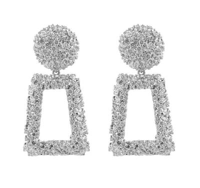 Metalen oorbellen eenvoudige geometrische reliëf bloemen oorbellen retro Fashion persoonlijkheid oorbellen (wit)
