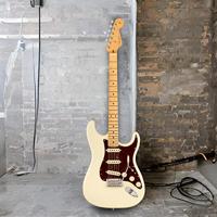 Fender American Professional II Stratocaster Olympic White MN elektrische gitaar met koffer - thumbnail