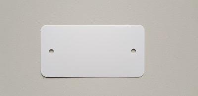 PVC labels 64x118 mm wit 2xgat rond hoek