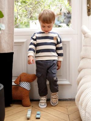 Set gestreepte sweater + battlebroek babyjongen leiblauw Set gestreepte sweater + battlebroek babyjongen leiblauw