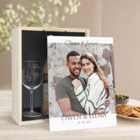 Wijnpakket met glas - Maison de la Surprise Syrah (Bedrukte deksel) - thumbnail