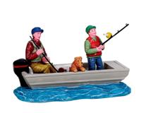 Lemax family fishing trip kerstdorp figuur type 4 Vail Village 2017 - thumbnail