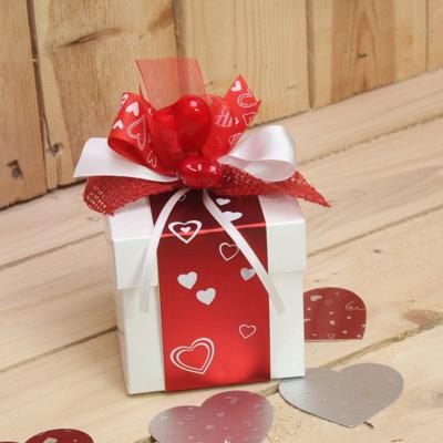 Bonbon doosjes - Chocolade doosje - Wit KUBUS met banderol Valentijn - 24 stuks Bonbon doosjes - Chocolade doosje - Wit KUBUS met banderol Valentijn - 24 stuks